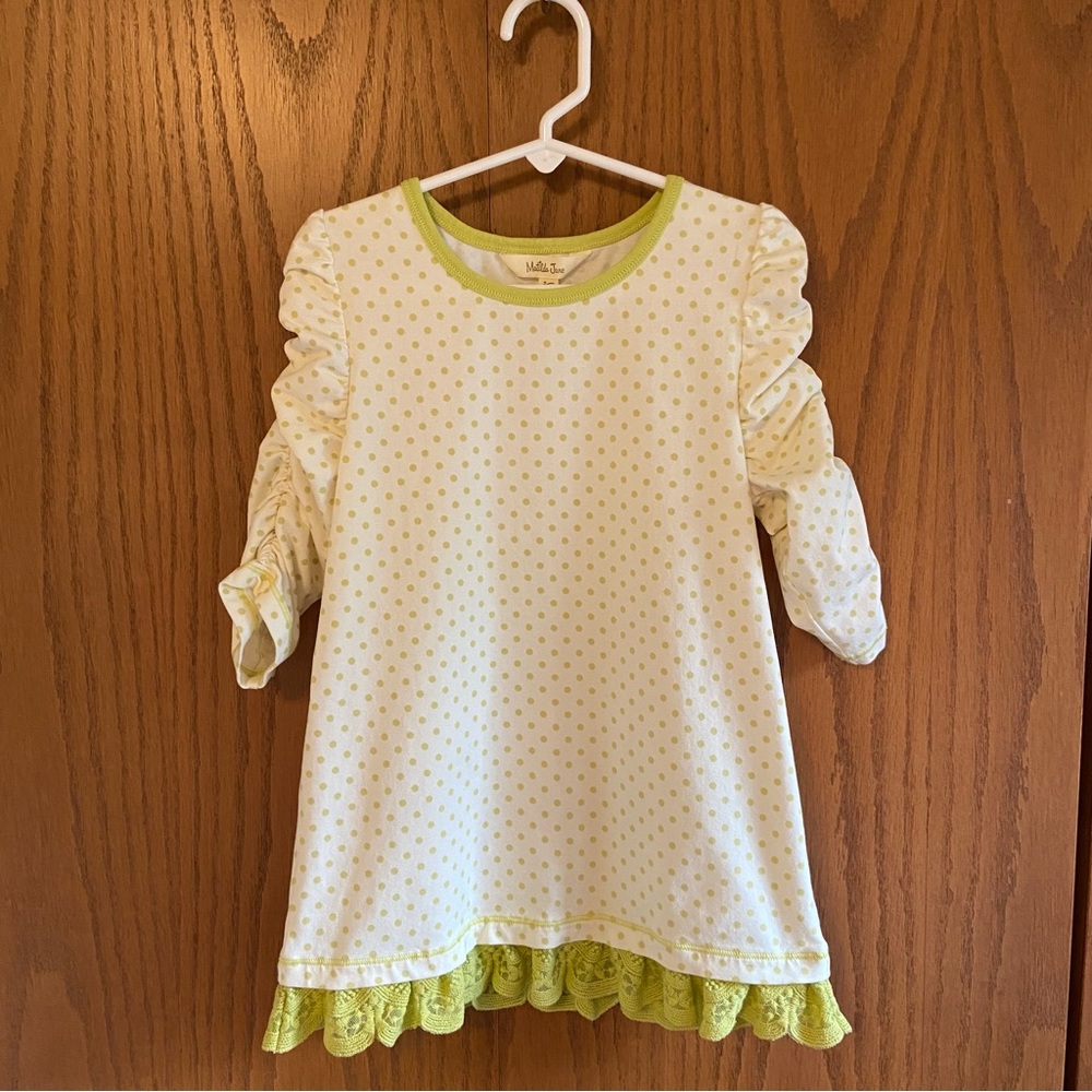 Rehearsal Time Polka Dot 3/4 Sleeve Tee with Lace Trim. Off-white & green.